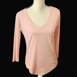 5/$20 Pink lightweight 3/4 sleeve Vneck Tshirt